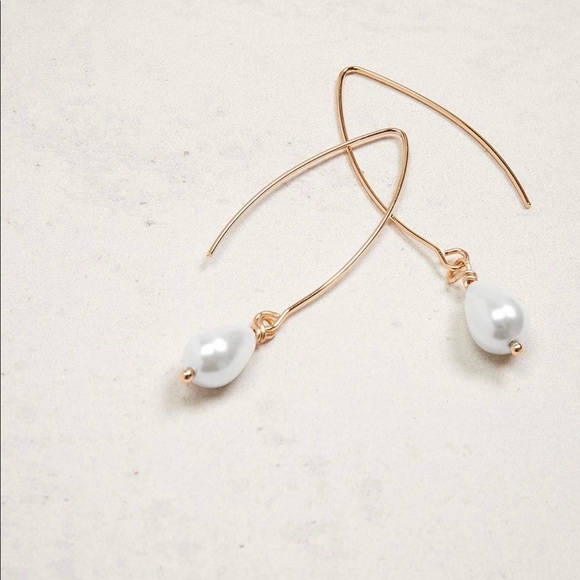 CASSIE DROP PEARL EARRING - Picture 3 of 3